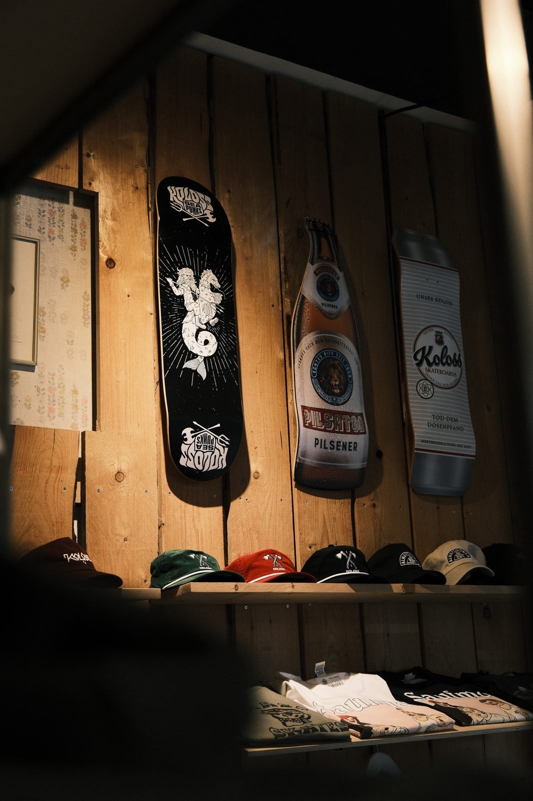 Koloss Skateboard-Decks im Black Heaven Skateshop