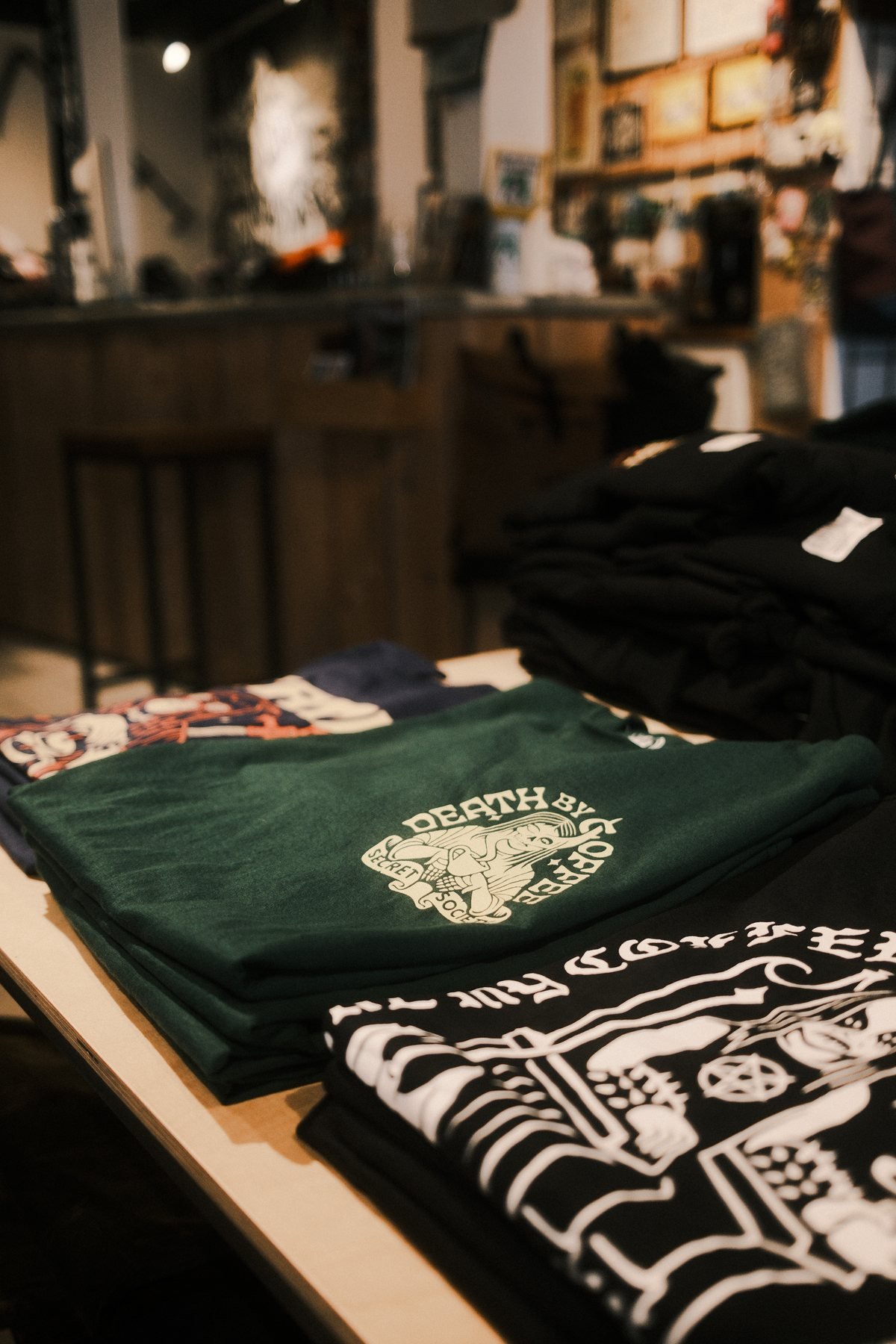 Koloss Shirts im Black Heaven Skateshop