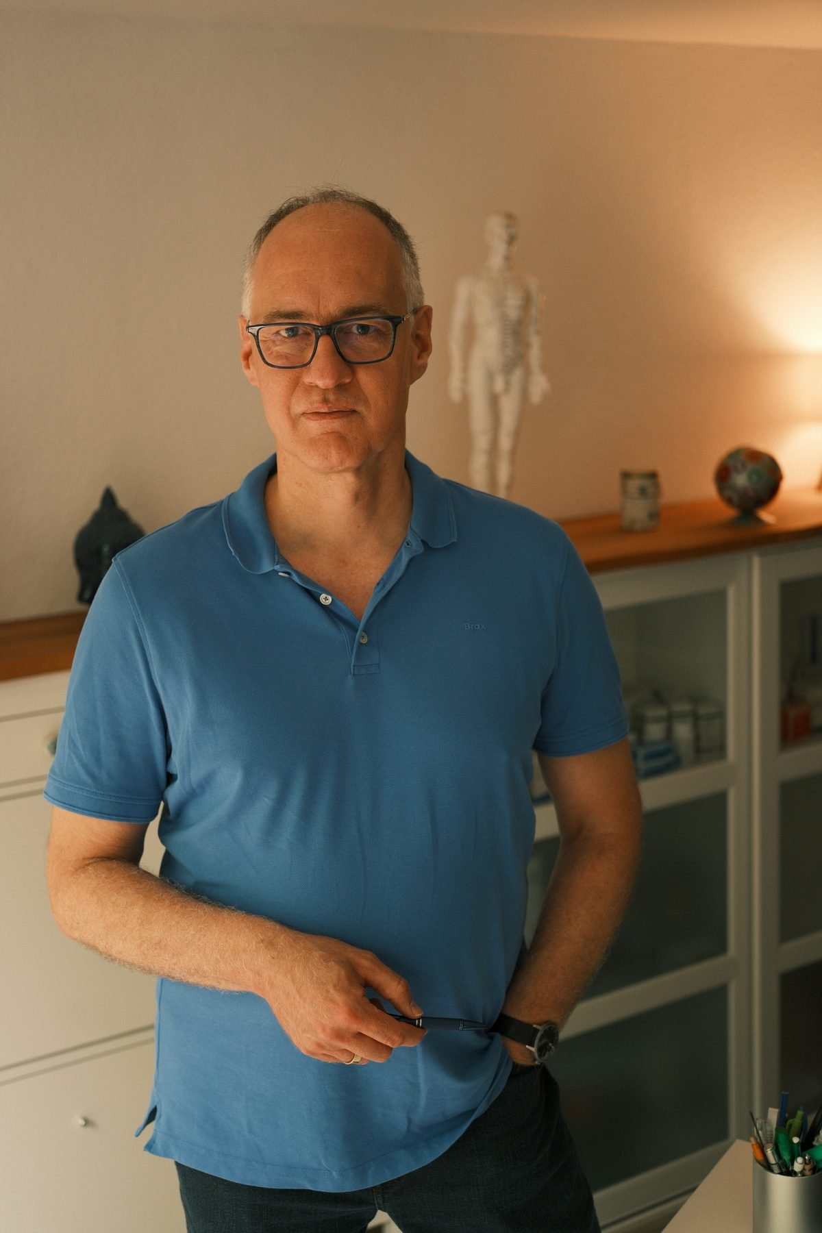 Heilpraktiker Frank in seiner Praxis Vitalsinn